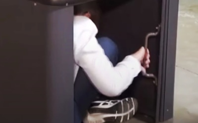 В российских школах предложили поставить бронированные парты