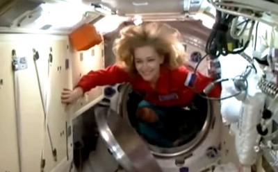 Юлия Пересильд вышла на связь с борта МКС