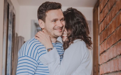 Илья Яшин разводится с певицей Верой Мусаелян