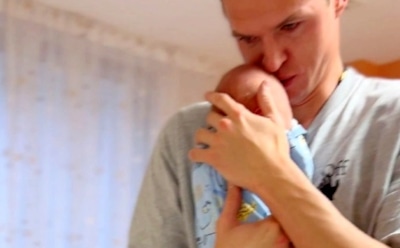 Дмитрий Тарасов впервые показал новорожденного сына