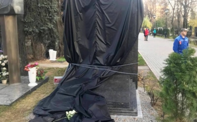 На заброшенной могиле Жванецкого появился памятник