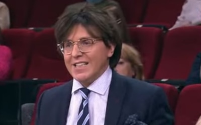 Телезрители обсуждают, почему Малахов носит парик