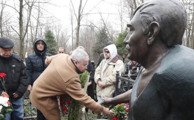 На могиле Армена Джигарханяна открыли памятник