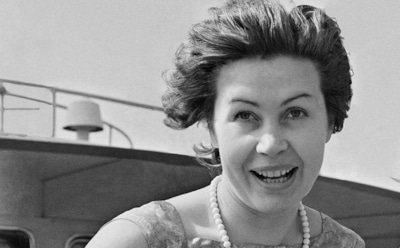 Инне Макаровой поставили памятник с кадром из «Молодой гвардии»