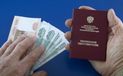 Накопительную часть пенсий россиян вновь заморозили