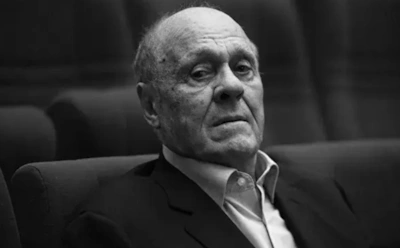 Знаменитости, которые умерли от  COVID-19 в 2021 году