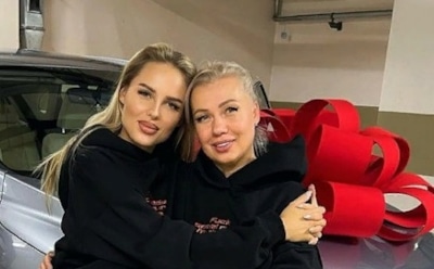 Певица Ханна подарила матери роскошный автомобиль