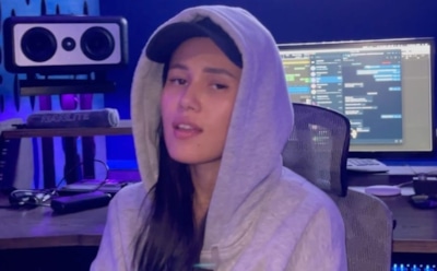 Певица НАZИМА пряталась в самолете во время захвата аэропорта в Алматы