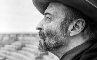 Знаменитый фотограф Рене Робер насмерть замерз в центре Парижа