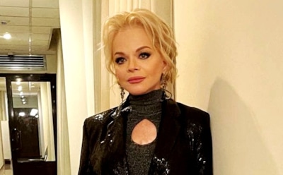 Ларису Долину сняли лысой и с синими губами