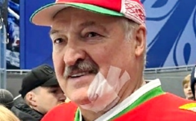 Александру Лукашенко рассекли лицо на хоккейном матче
