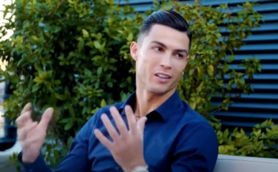 Роналду извинился перед фанатом за разбитый телефон