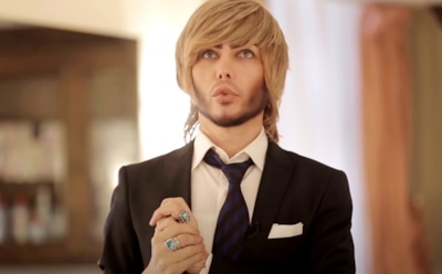 «Раньше я мог писать стихи»: Сергея Зверева изводят соседи и коммунальщики