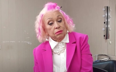 Варшавер объяснил, за что перевел вдову Караченцова в массовку