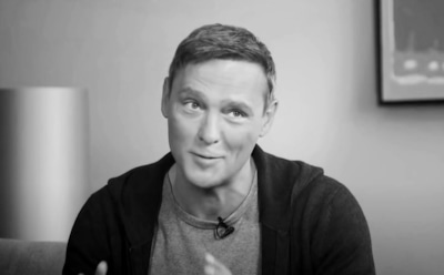 Директор Шатунова ответил на слухи о родной сестре певца