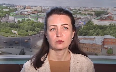 Мэр Омска упала в грязь после крушения стены в многоэтажке