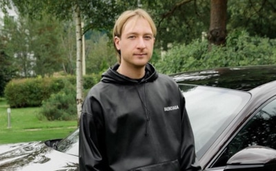 Евгений Плющенко поставил на коньки годовалого сына