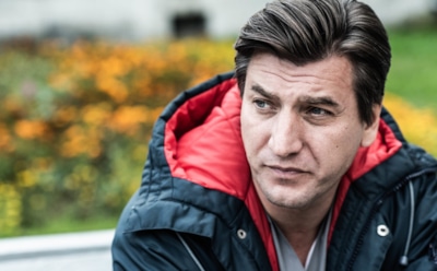 7 сериалов с Александром Устюговым, которые отлично развлекут в выходные