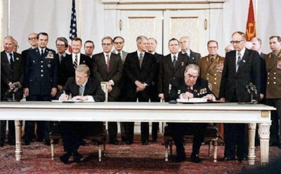 Холодная война — глобальное геополитическое противостояние СССР и США: история и факты