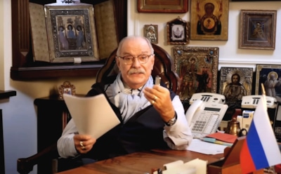 Никита Михалков назвал Даню Милохина «безграмотным овощем»