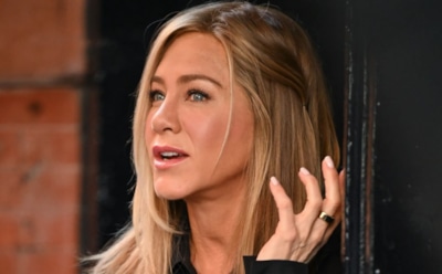 Энистон подает иск на 100 млн долларов против Брэда Питта