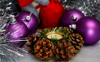 Украшаем новогодний стол в 2023-м: идеи и варианты декора