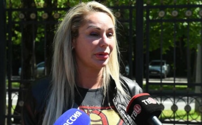 Любовница Пьера Нарцисса угрожает его директору