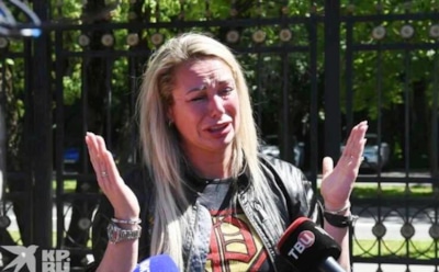 Любовницу Пьера Нарцисса проверяет полиция