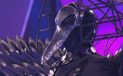 Майданов или Клявер: угадываем, кто участвует в шоу «Маска» в костюме Ворона