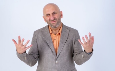 Психолог Сатья Дас напал на посетительницу своего семинара