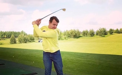 Михаил Казаков ответил на обвинения падчерицы в насилии