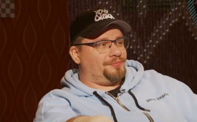 На сеть закусочных Гарика Харламова подали в суд