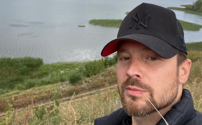 Алексей Чадов посадил за руль 8-летнего сына