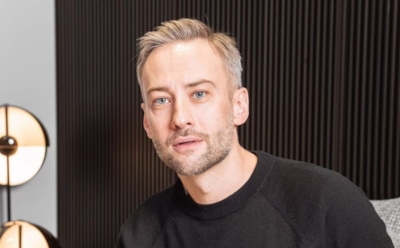 Дмитрий Шепелев улетел из России с сыном Платоном