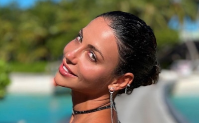 Зепюр Брутян в отпуске испугалась плавающих в воде существ