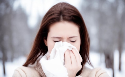 Дерматолог рассказала о симптомах и спасении от аллергии на холод