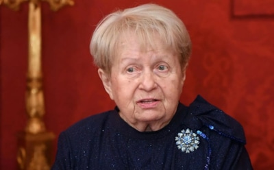 Певец Юлиан рассказал о состоянии Пахмутовой в больнице