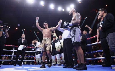 Российский боксер Бивол защитил титул чемпиона мира