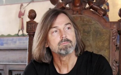 Украденную у Никаса Сафронова NFT-елку продают за 8 млн рублей