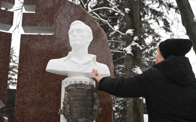 В Москве открыли памятник народному артисту Василию Лановому