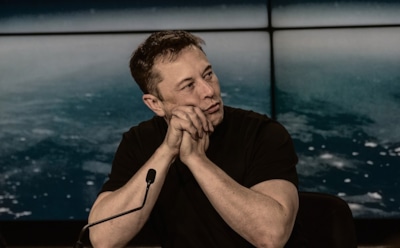 Маск сообщил об успешной имплантации чипа человеку