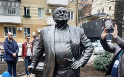 Михаилу Жванецкому открыли памятник в Ростове-на-Дону