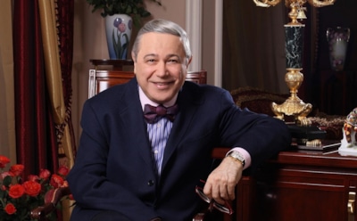 Евгений Петросян пошутил о своем позднем отцовстве