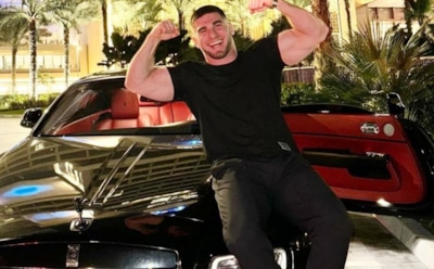 Асхаб Тамаев разбил машину за 40 млн рублей в центре Москвы