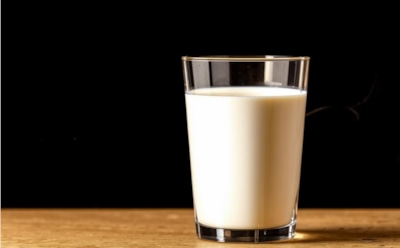 Гастроэнтеролог объяснила, почему организм «бунтует» против молока