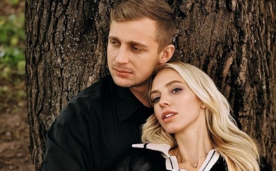 СМИ сообщили о разрыве Саши Стоуна с Сысоевой и проблемах с ФНС