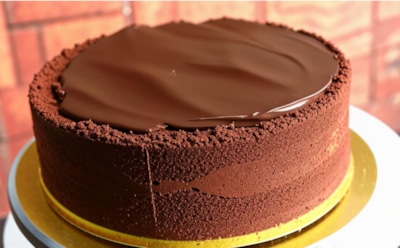Воздушно-шоколадное бисквитное чудо: простой и вкусный рецепт нежного пирога — можно съесть или использовать в качестве основы для торта