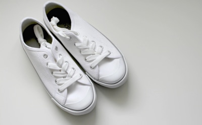 Грязь больше не страшна: белые кроссовки всегда как новые с эффективными и проверенными методами удаления пятен — советы и предостережения