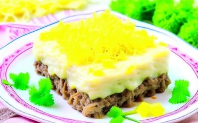 Мужские грезы на тарелке: простой и сытный салат с говядиной и маринованным луком — аппетитное блюдо для настоящих гурманов