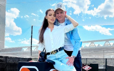 «Вся жизнь напоказ»: многодетные родители Дмитрий Тарасов и Анастасия Костенко оказались под огнем критики после заявления о грядущем пополнении в семье